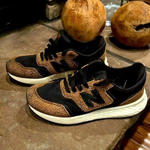 New balance tennis shoes